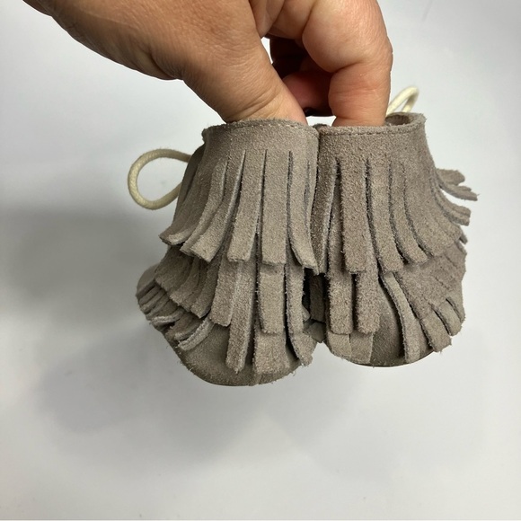 Monkey Feet gray triple layer fringe moccasins lace up size 18-24 months - Picture 6 of 7
